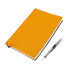 Carnet A5 orange en cuir grainé avec marque-page et stylo inclus pour le bureau