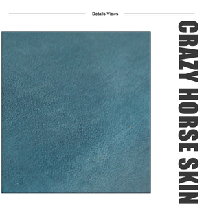 Textura detallada de cuero crazy horse azul con grano esmerilado y acabado mate de lujo