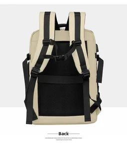 Vue arrière du sac à dos de voyage avec bretelles rembourrées et port de charge USB
