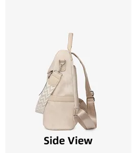 Seitenansicht des beigen Oxford-Rucksacks mit geometrisch gewelltem Gurt und Metallhaken