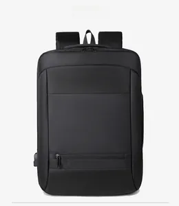 Vorderansicht schwarzer Business-Rucksack aus wasserfestem Stoff mit USB-Anschluss