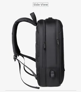 Seitenansicht des schwarzen Business-Rucksacks mit USB-Anschluss und Mehrschicht-Design