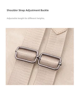 Detail der verstellbaren beigen gewebten Träger mit dunklen Metallschnallen am Rucksack