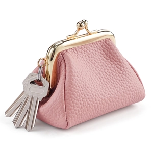 Portamonete rosa in pelle con chiusura a scatto dorata e anello portachiavi in argento