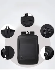 Details von verstärkten Griffen, Reißverschlüssen und Gurtverstärkungen am schwarzen Rucksack