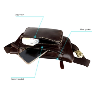 Detailansicht der Leder-Gürteltasche mit drei Reißverschlussfächern und viel Stauraum