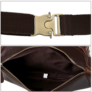 Detail der dunkelbraunen Ledertasche mit Canvas-Gurt, Messingschnalle und Innenfutter
