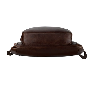 Vintage dunkelbraune Leder Bauchtasche mit glänzender Oberfläche und robusten Nähten