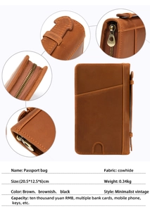 Détail du protège-passeport en cuir Crazy Horse montrant la taille 20,5x12,5x6cm et le cuir de vache