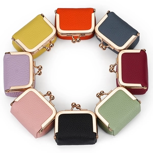 Lot de mini porte-monnaie en cuir avec fermoir métallique et texture grainée en 8 couleurs