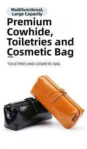 Dettaglio della pelle bovina e della cerniera metallica della borsa da toilette
