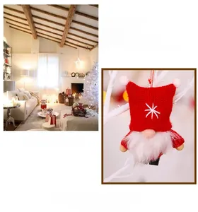 Gnome de Noël rouge tricoté avec broderie flocon et longue barbe blanche en fausse fourrure