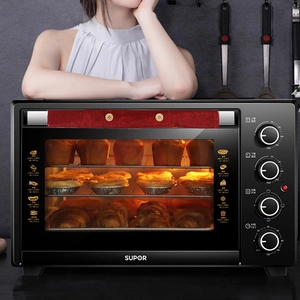 Horno eléctrico SUPOR negro con interior de tres capas y cuatro perillas de control