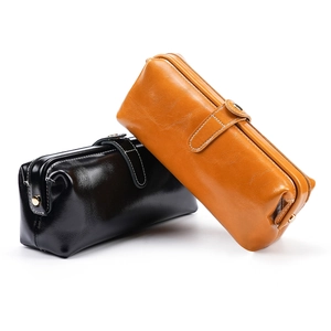 Borsa da toilette vintage in pelle nera e marrone con chiusura in metallo dorato lucido
