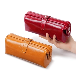 Beauty case retrò in vera pelle cerata con telaio in metallo e chiusura a fibbia