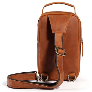 Vintage braune Brusttasche für Herren aus Crazy-Horse-Leder mit natürlicher Maserung
