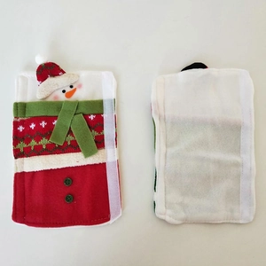 Detalle de fundas navideñas para manijas de muñeco de nieve con cierre de velcro