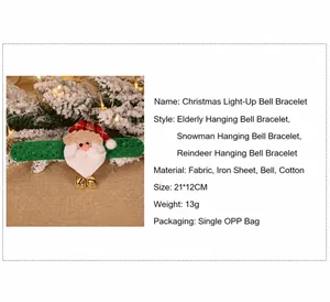 Détail d'un bracelet de Noël à LED avec cloches et figurines en peluche festives