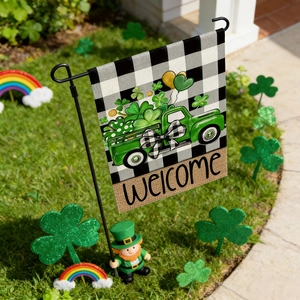 Drapeau de jardin Saint-Patrick avec camion trèfles et carreaux sur mât en métal