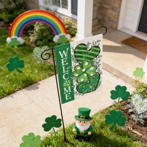 Drapeau de jardin St. Patrick avec texte Welcome et motifs de trèfles décoratifs