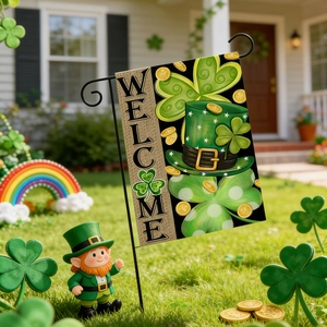 Détail du drapeau de jardin Saint-Patrick avec texte Welcome, trèfles et pièces d'or