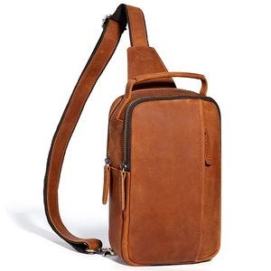 Braune Vintage Brusttasche für Herren aus Crazy-Horse-Leder mit verstellbarem Riemen
