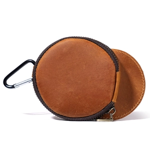 Portamonete rotondo in vera pelle marrone vintage con moschettone metallico
