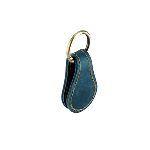 Marque-page magnétique en cuir bleu foncé avec anneau métallique de style vintage