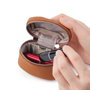 Mini borsa da collo in vera pelle marrone per rossetti e auricolari con grana litchi