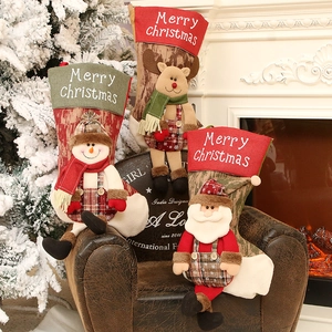 Set di 3 grandi calze natalizie con figure 3D di Babbo Natale, pupazzo e renna