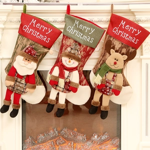 Set di 3 calze di Natale grandi con Babbo Natale, pupazzo di neve e renna in rilievo 3D