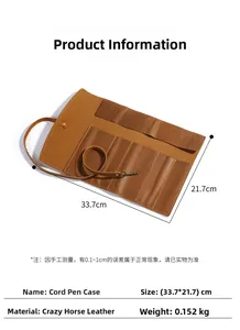 Dettaglio dell'astuccio arrotolabile in pelle crazy horse marrone da 33,7x21,7 cm