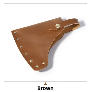 Detailansicht der Axtscheide aus braunem Crazy-Horse-Leder mit Metallnieten