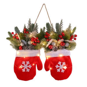 LED-verlichte kersthandschoenen wandhanger met dennenappels en rode bessen