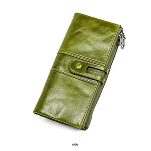 Vue latérale du portefeuille en cuir huilé vert foncé avec deux fermetures éclair en métal