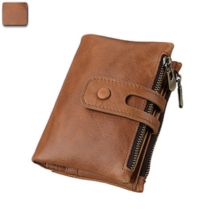 Vue détaillée du portefeuille en cuir huilé marron avec texture vintage et fermeture