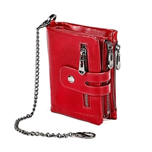 Portefeuille en cuir rouge avec chaîne antivol en métal et compartiments zippés
