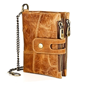 Détail du portefeuille en cuir crazy horse marron avec chaîne antivol et fermetures éclair