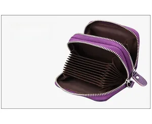 Détail interne du portefeuille accordéon RFID violet foncé avec double fermeture éclair