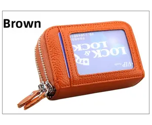 Détail d'un porte-cartes marron à double fermeture éclair avec protection RFID en cuir