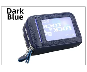 Détail macro du porte-cartes RFID en cuir bleu foncé avec double zip et fenêtre d'identité