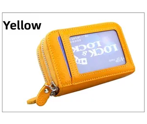 Détail du porte-cartes jaune en cuir grainé avec double fermeture et fenêtre d'identité