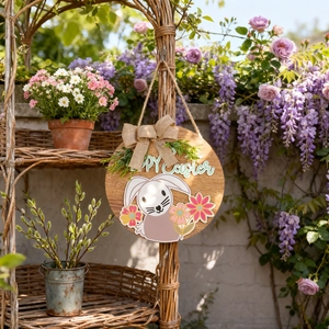 Panneau de Pâques en bois avec lapin et motifs floraux sur fond de jardin fleuri
