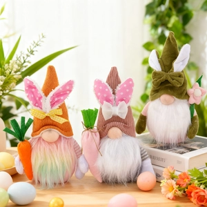 Lot de trois gnomes de Pâques en peluche avec oreilles de lapin pour déco de table