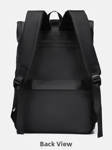 Détail du rembourrage dorsal en maille respirante et sangle de bagage du sac à dos noir