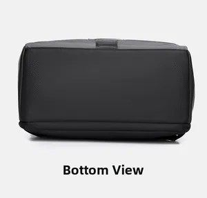 Vue détaillée du fond du sac à dos de voyage avec base en nylon haute résistance