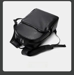 Détail du sac à dos d'affaires en cuir vintage noir avec bretelles en maille respirante