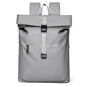 Sac à dos gris minimaliste imperméable à fermeture roll-top et boucle noire robuste