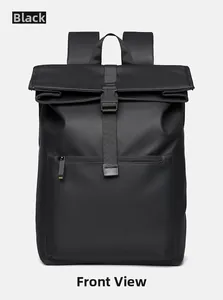 Détail avant du sac à dos noir imperméable avec fermeture roll-top et sangle ajustable