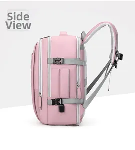 Vista laterale dello zaino rosa con cinghie a fibbia e spallacci in rete traspirante